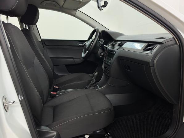 Skoda Rapid I с пробегом 2014 года, цена 1 030 000 рублей, 122549 км, лифтбек, Автокод Объявления