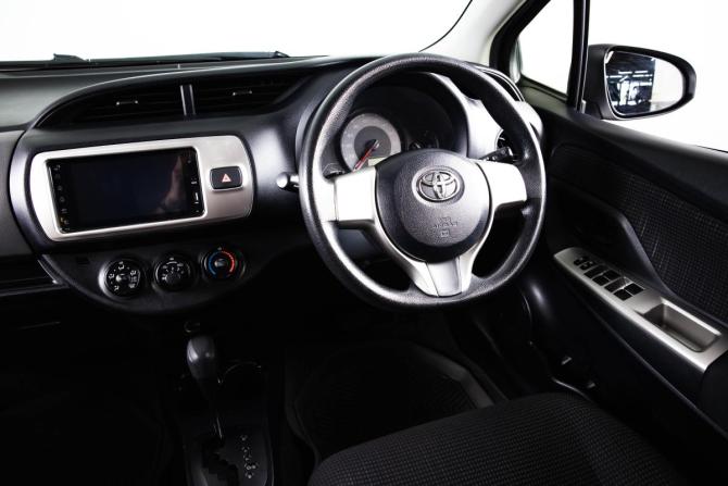 Toyota Vitz III (XP130) Рестайлинг с пробегом 2016 года, цена 819 000 рублей, 217547 км, хэтчбек, Автокод Объявления