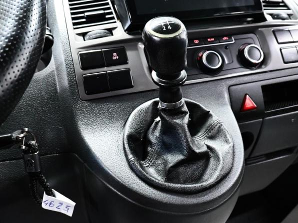 Volkswagen Multivan T5 Рестайлинг с пробегом 2012 года, цена 1 420 000 рублей, 341926 км, минивэн, Автокод Объявления