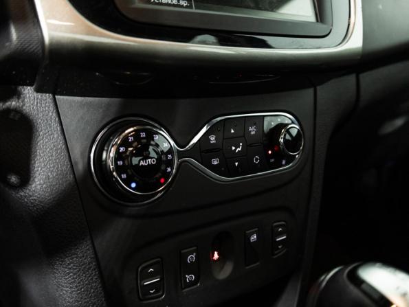 Renault Logan II Рестайлинг с пробегом 2021 года, цена 1 199 700 рублей, 75409 км, седан, Автокод Объявления