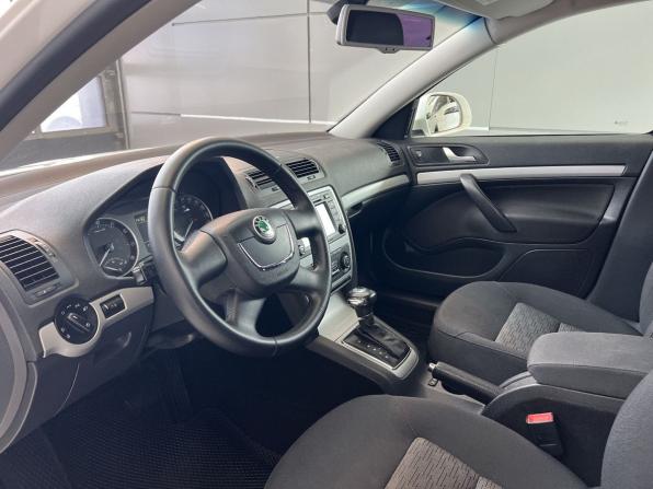 Skoda Octavia II (A5) Рестайлинг с пробегом 2012 года, цена 749 000 рублей, 208000 км, лифтбек, Автокод Объявления
