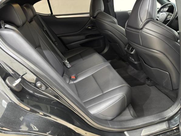 Lexus ES VII Рестайлинг с пробегом 2022 года, цена 5 145 000 рублей, 40184 км, седан, Автокод Объявления