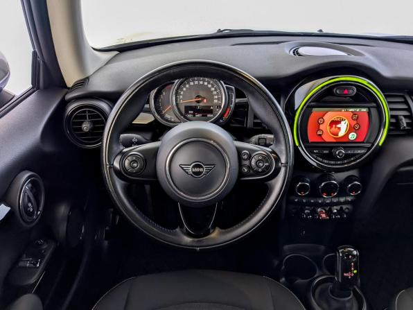 Mini Hatch III (F55/F56) Рестайлинг с пробегом 2021 года, цена 2 290 000 рублей, 54969 км, хэтчбек, Автокод Объявления