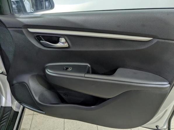 Kia Rio IV Рестайлинг с пробегом 2021 года, цена 1 900 000 рублей, 68908 км, хэтчбек, Автокод Объявления