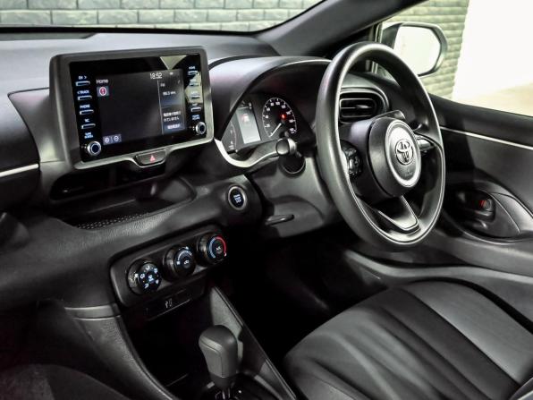 Toyota Yaris IV с пробегом 2021 года, цена 1 220 000 рублей, 146061 км, хэтчбек, Автокод Объявления
