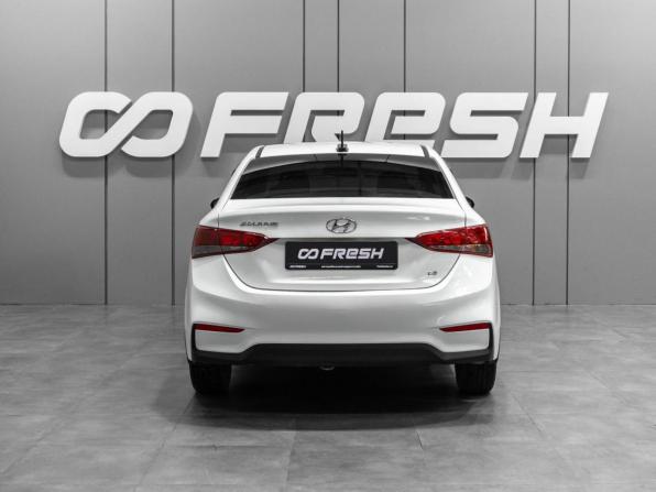 Hyundai Solaris II с пробегом 2018 года, цена 1 249 000 рублей, 122675 км, седан, Автокод Объявления