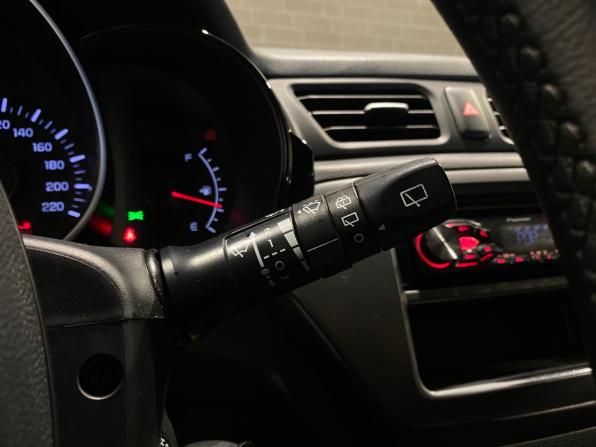 Kia Rio III Рестайлинг с пробегом 2015 года, цена 1 030 000 рублей, 97373 км, хэтчбек, Автокод Объявления