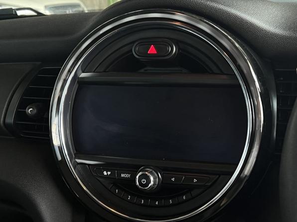 Mini Hatch III (F55/F56) с пробегом 2016 года, цена 1 400 000 рублей, 82000 км, хэтчбек, Автокод Объявления
