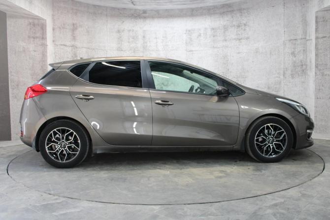 Kia Ceed II Рестайлинг с пробегом 2017 года, цена 1 044 000 рублей, 177856 км, хэтчбек, Автокод Объявления