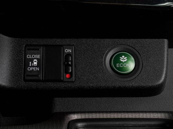 Honda Stepwgn V с пробегом 2015 года, цена 1 549 000 рублей, 153938 км, минивэн, Автокод Объявления