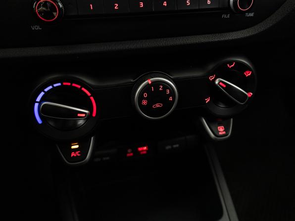 Kia Rio IV с пробегом 2018 года, цена 1 370 000 рублей, 95281 км, хэтчбек, Автокод Объявления