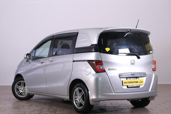Honda Freed I с пробегом 2011 года, цена 1 199 000 рублей, 135000 км, компактвэн, Автокод Объявления