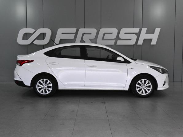 Hyundai Solaris II Рестайлинг с пробегом 2021 года, цена 1 615 000 рублей, 124198 км, седан, Автокод Объявления