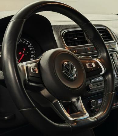 Volkswagen Polo V Рестайлинг с пробегом 2019 года, цена 1 345 000 рублей, 159231 км, седан, Автокод Объявления