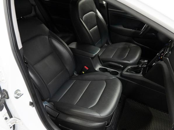 Hyundai Avante VI с пробегом 2016 года, цена 1 250 000 рублей, 179760 км, седан, Автокод Объявления