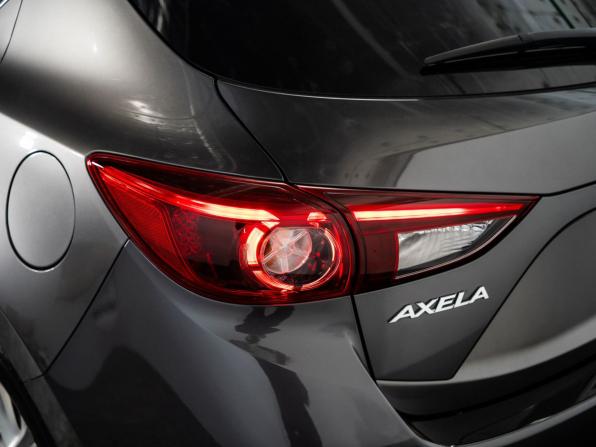 Mazda Axela III Рестайлинг с пробегом 2017 года, цена 1 370 000 рублей, 45690 км, хэтчбек, Автокод Объявления