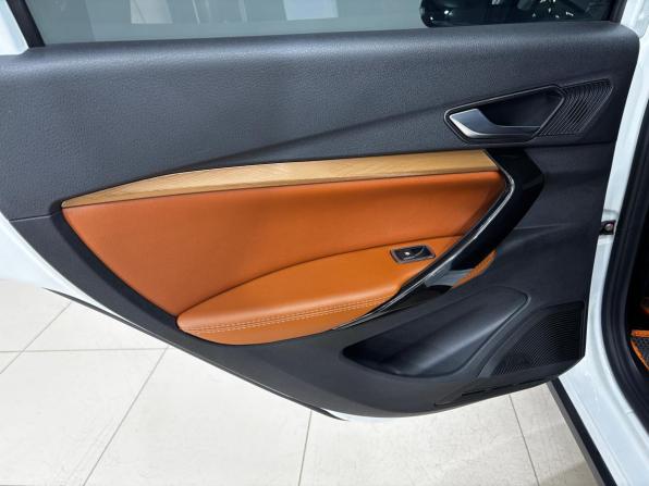 Lada (ВАЗ) Vesta I Рестайлинг (NG) с пробегом 2023 года, цена 1 365 000 рублей, 18820 км, универсал, Автокод Объявления