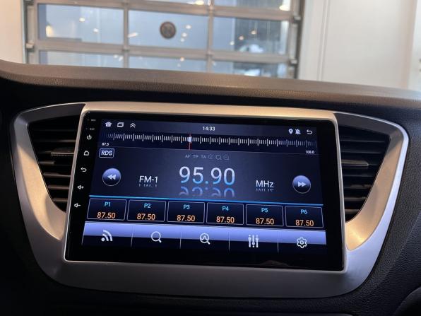 Hyundai Solaris II с пробегом 2017 года, цена 1 100 000 рублей, 196926 км, седан, Автокод Объявления