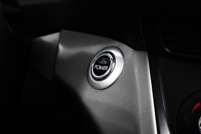 Ford Kuga II с пробегом 2013 года, цена 1 299 000 рублей, 210245 км, внедорожник, Автокод Объявления