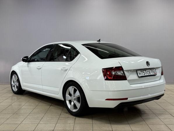 Skoda Octavia III (A7) Рестайлинг с пробегом 2018 года, цена 1 790 000 рублей, 122046 км, лифтбек, Автокод Объявления