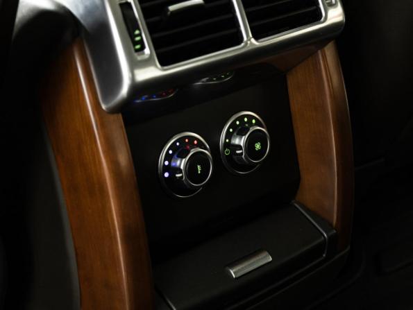 Land Rover Range Rover III Рестайлинг 2 с пробегом 2010 года, цена 2 099 700 рублей, 218198 км, внедорожник, Автокод Объявления