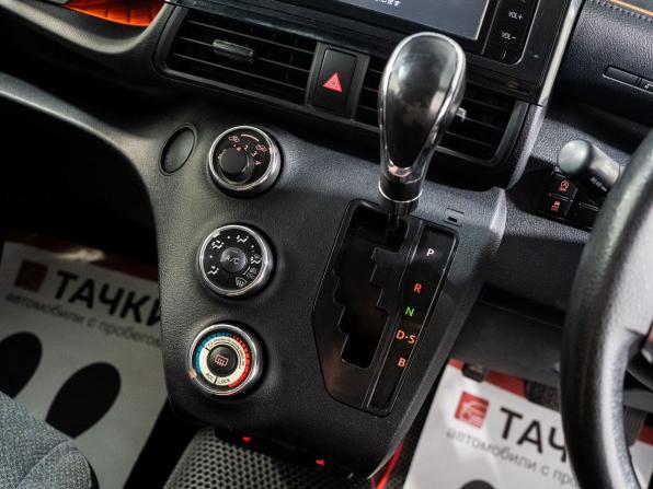 Toyota Sienta I Рестайлинг 2 с пробегом 2015 года, цена 1 149 500 рублей, 169168 км, компактвэн, Автокод Объявления