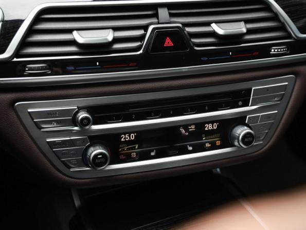 BMW 7 серии VI (G11/G12) с пробегом 2018 года, цена 2 699 000 рублей, 223313 км, седан, Автокод Объявления