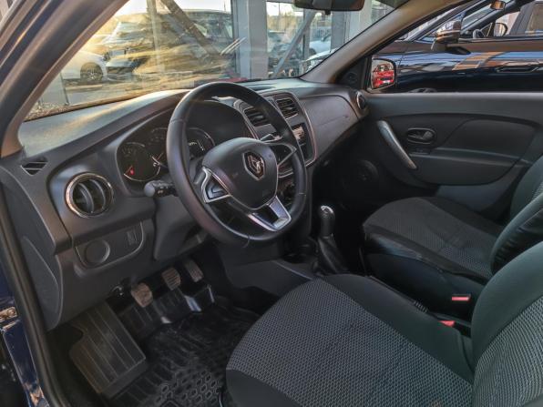 Renault Logan II Рестайлинг с пробегом 2018 года, цена 1 099 000 рублей, 31000 км, седан, Автокод Объявления