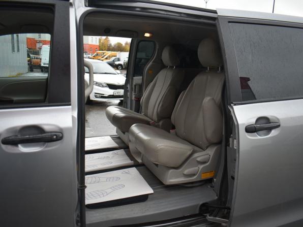 Toyota Sienna III с пробегом 2010 года, цена 1 799 000 рублей, 228000 км, минивэн, Автокод Объявления