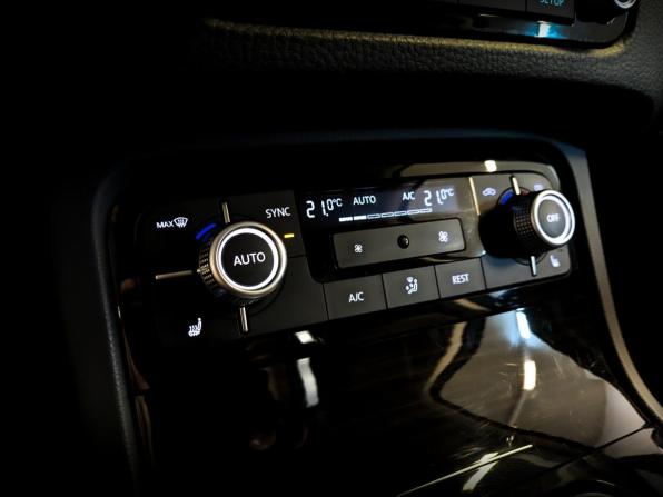 Volkswagen Touareg II Рестайлинг с пробегом 2016 года, цена 2 845 000 рублей, 141420 км, внедорожник, Автокод Объявления