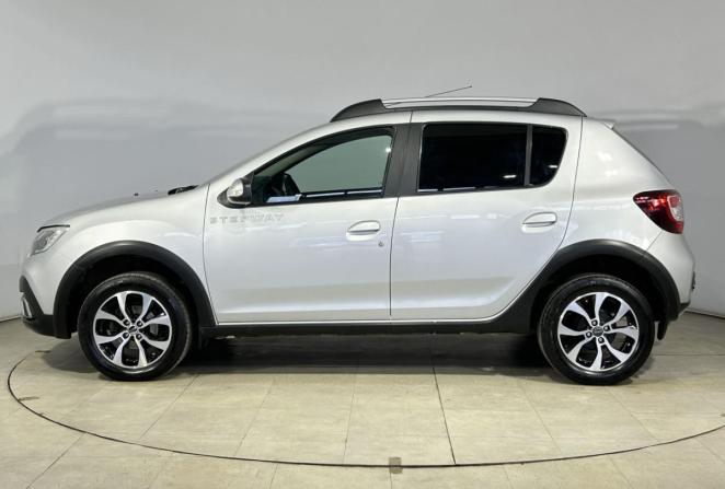 Renault Sandero II Рестайлинг с пробегом 2019 года, цена 1 325 000 рублей, 44926 км, хэтчбек, Автокод Объявления