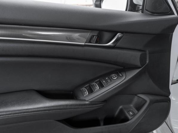 Honda Accord X с пробегом 2018 года, цена 1 875 000 рублей, 118835 км, седан, Автокод Объявления
