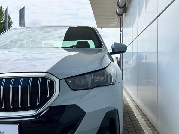 BMW 5 серии VIII (G60/G61/G68) с пробегом 2024 года, цена 7 390 000 рублей, 2200 км, седан, Автокод Объявления