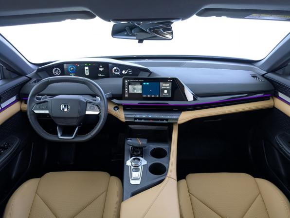 Changan UNI-V I с пробегом 2023 года, цена 2 100 000 рублей, 49815 км, лифтбек, Автокод Объявления