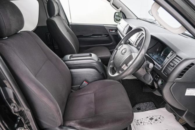 Toyota HiAce H200 Рестайлинг с пробегом 2014 года, цена 2 959 000 рублей, 330000 км, минивэн, Автокод Объявления