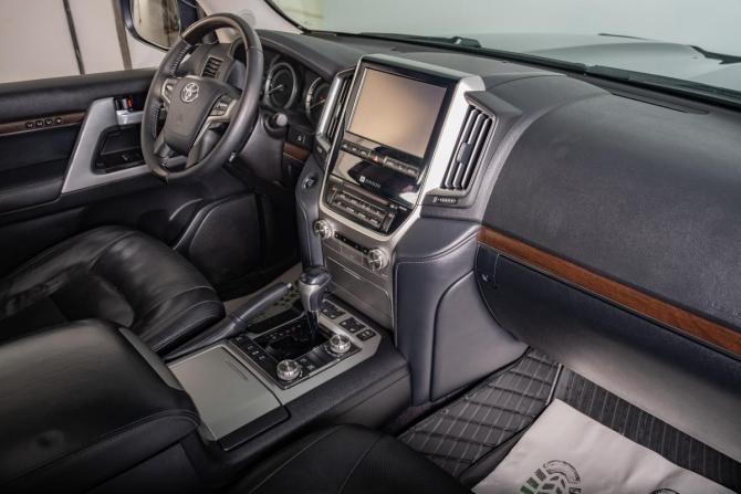 Toyota Land Cruiser 200 Series Рестайлинг 2 с пробегом 2018 года, цена 6 699 000 рублей, 155000 км, внедорожник, Автокод Объявления