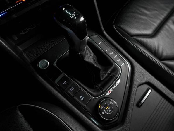 Volkswagen Tiguan II с пробегом 2019 года, цена 2 480 000 рублей, 211480 км, внедорожник, Автокод Объявления
