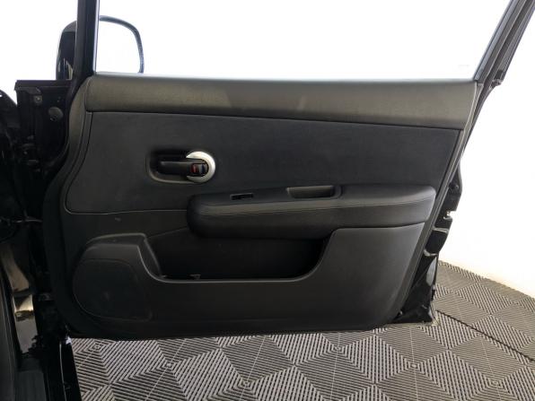 Nissan Tiida I Рестайлинг с пробегом 2013 года, цена 952 000 рублей, 67601 км, хэтчбек, Автокод Объявления