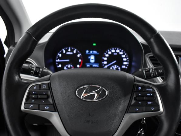Hyundai Solaris II с пробегом 2019 года, цена 1 360 000 рублей, 69761 км, седан, Автокод Объявления
