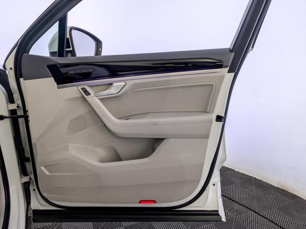 Volkswagen Touareg III с пробегом 2018 года, цена 4 060 000 рублей, 156408 км, внедорожник, Автокод Объявления