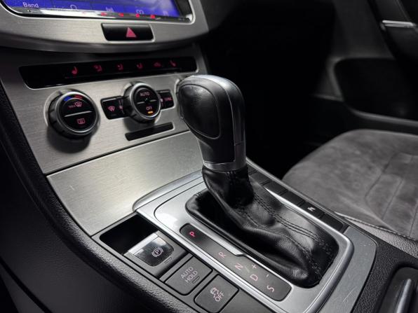 Volkswagen Passat B7 с пробегом 2013 года, цена 1 340 000 рублей, 207740 км, седан, Автокод Объявления