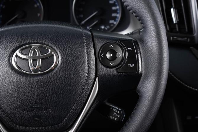 Toyota RAV4 IV (XA40) Рестайлинг с пробегом 2017 года, цена 2 159 000 рублей, 210000 км, внедорожник, Автокод Объявления