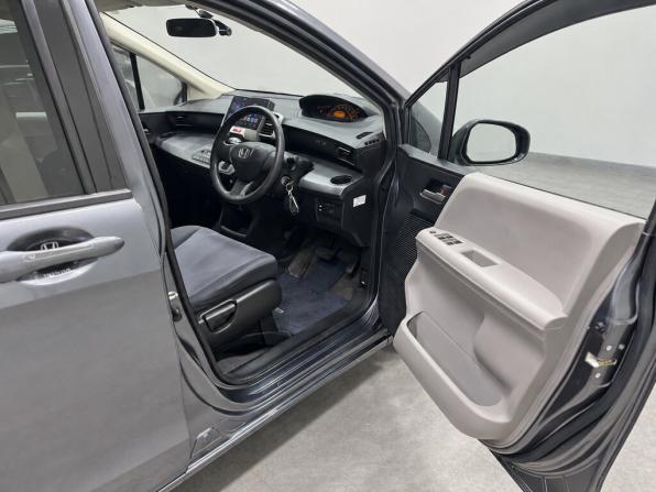 Honda Freed I с пробегом 2009 года, цена 1 000 000 рублей, 109000 км, компактвэн, Автокод Объявления