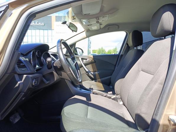 Opel Astra J Рестайлинг с пробегом 2012 года, цена 720 000 рублей, 211813 км, седан, Автокод Объявления
