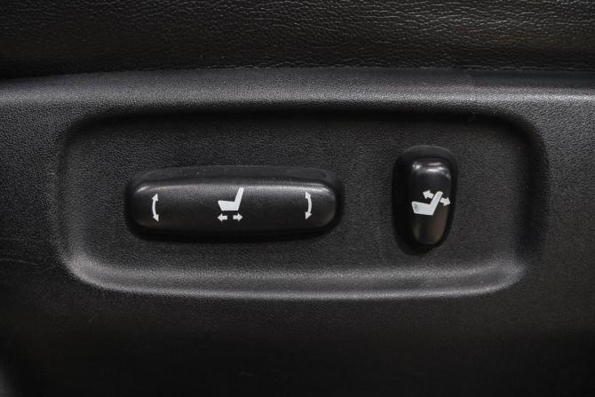 Toyota Land Cruiser 200 Series Рестайлинг 1 с пробегом 2012 года, цена 3 469 000 рублей, 273000 км, внедорожник, Автокод Объявления