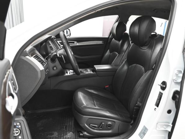 Hyundai Genesis II с пробегом 2014 года, цена 2 160 000 рублей, 156467 км, седан, Автокод Объявления