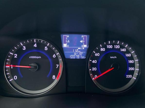 Hyundai Solaris I Рестайлинг с пробегом 2015 года, цена 830 000 рублей, 100700 км, седан, Автокод Объявления
