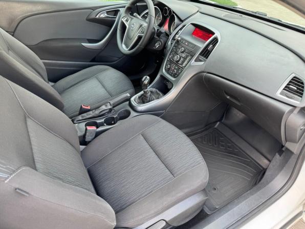 Opel Astra J Рестайлинг с пробегом 2012 года, цена 699 900 рублей, 282600 км, хэтчбек, Автокод Объявления