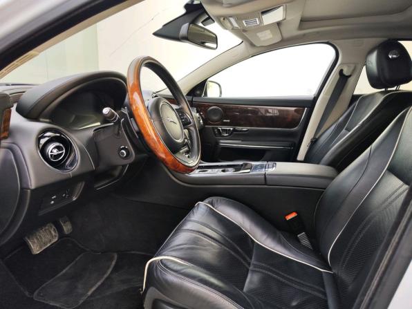 Jaguar XJ IV (X351) Рестайлинг с пробегом 2016 года, цена 2 260 000 рублей, 115842 км, седан, Автокод Объявления
