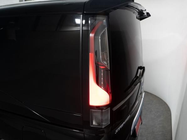 Honda Stepwgn V Рестайлинг с пробегом 2017 года, цена 2 299 500 рублей, 78450 км, минивэн, Автокод Объявления